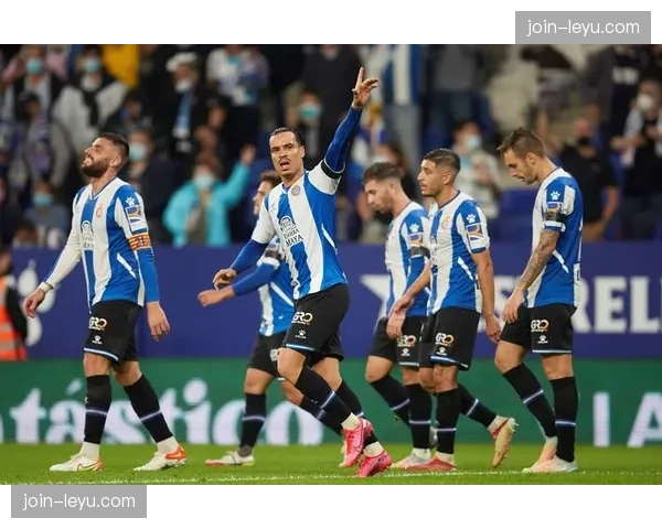 西甲联盟确认下赛季引入全自动越位判罚系统，足球芯片技术将取代人工选帧